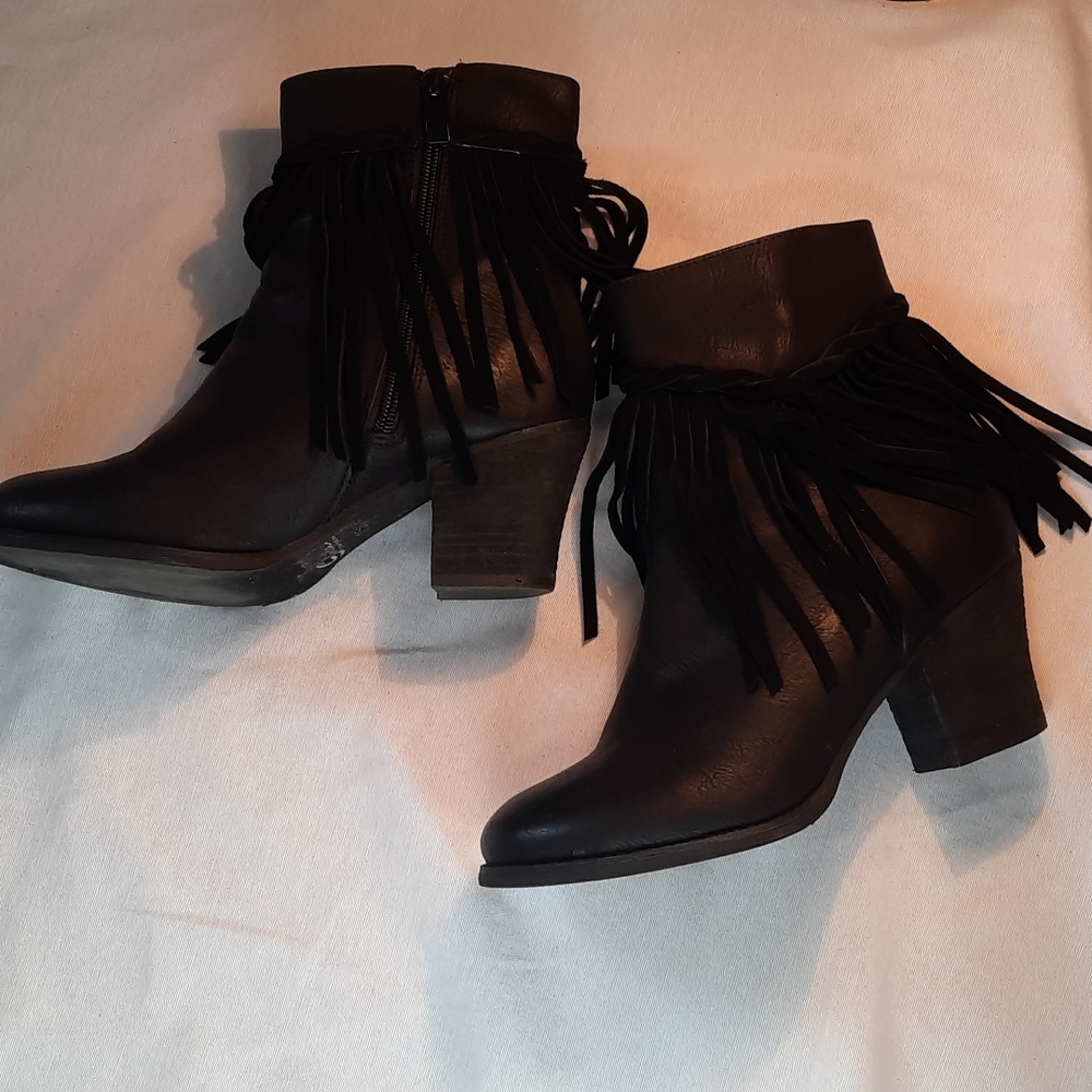 Fringed boots, size 7.5